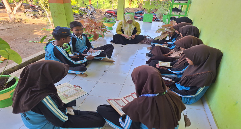 Khatmil Qur’an MTsN 4 Bulukumba: Dari Teras Kelas, Tumbuh Cinta Al-Qur’an dan Kebersamaan